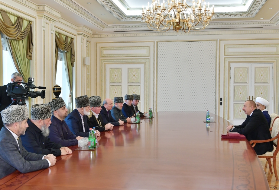 Le président Ilham Aliyev reçoit un groupe de personnalités religieuses des républiques nord-caucasiennes VIDEO