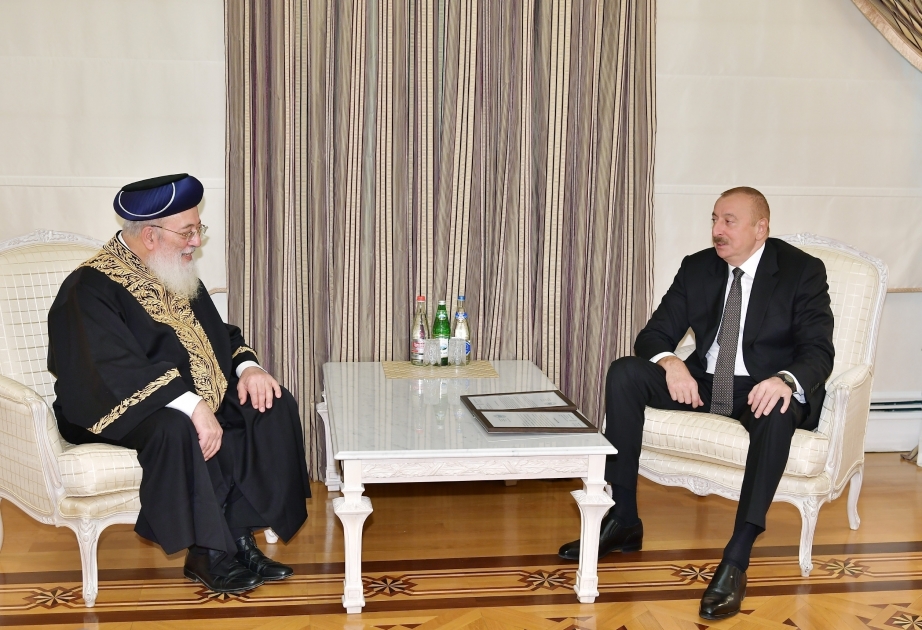 Präsident Ilham Aliyev empfängt sephardischen Oberrabbiner von Al-Quds VIDEO