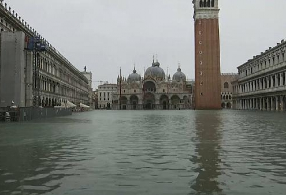 В Венеции из-за уровня воды закрыли площадь Святого Марка