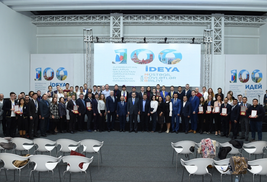 Los ganadores del concurso del proyecto juvenil internacional "100 ideas para la CEI" fueron premiados