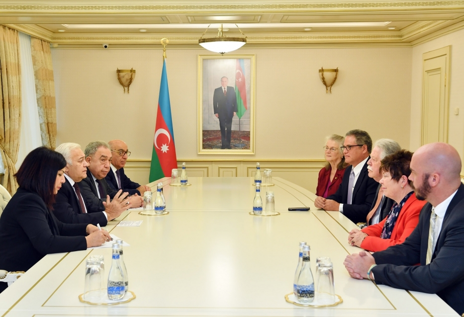 Se debatieron cuestiones relacionadas con el desarrollo de los vínculos entre los órganos legislativos de Azerbaiyán y EE.UU