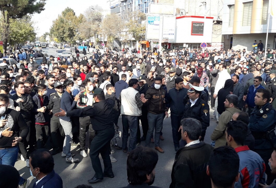 İranda benzinin qiymətinin qaldırılması etirazla qarşılanıb