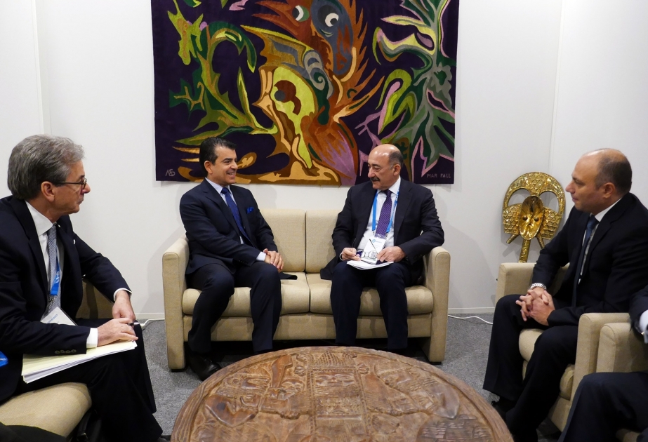 Ministro de Cultura de Azerbaiyán se reunió con el director general de ISESCO durante su visita a París