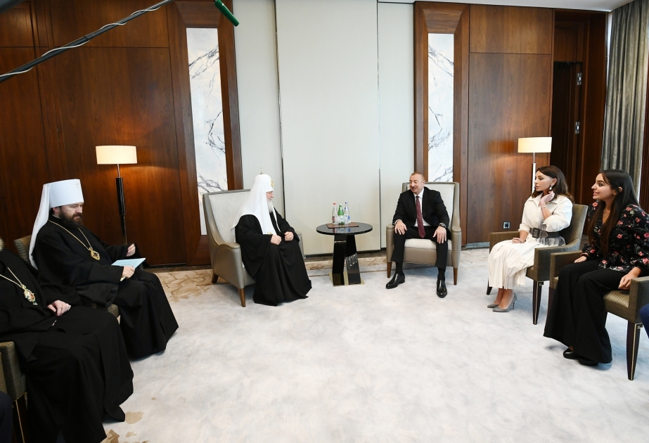 Präsident Ilham Aliyev trifft sich mit Patriarch Kirill VIDEO