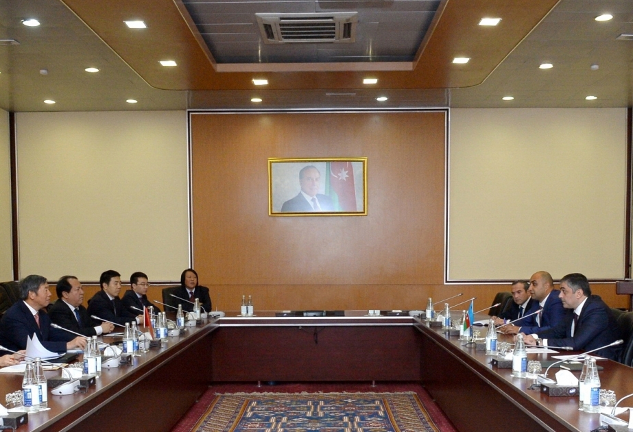 Azerbaiyán y China discuten las cuestiones de la promoción de la Ruta Internacional Transcaspio