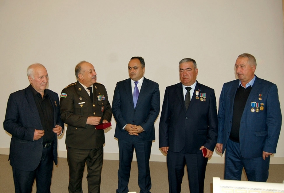 Qarabağ müharibəsi veteranına “Azərbaycan Bayrağı” ordeni təqdim olunub