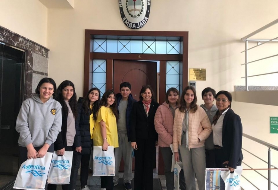 La embajada de Argentina en Azerbaiyán abre sus puertas a los escolares