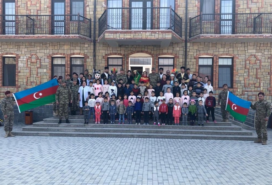 Hərbi qulluqçular uşaq evlərini ziyarət ediblər