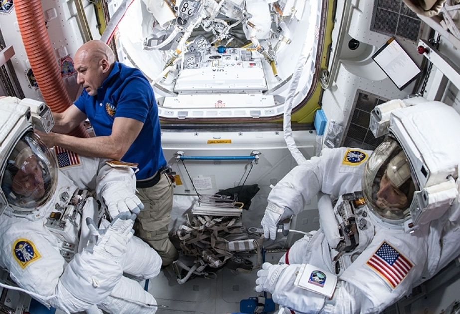 ABŞ və İtaliya astronavtları ikinci dəfə açıq kosmosa çıxıblar