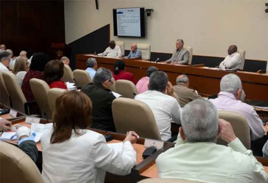 Presidente de Cuba exhorta a ministros a desterrar el inmovilismo
