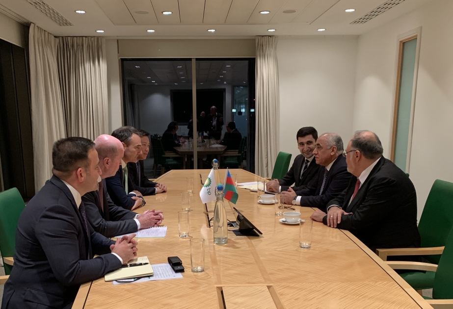 Primer ministro de Azerbaiyán se reúne con Bernard Looney