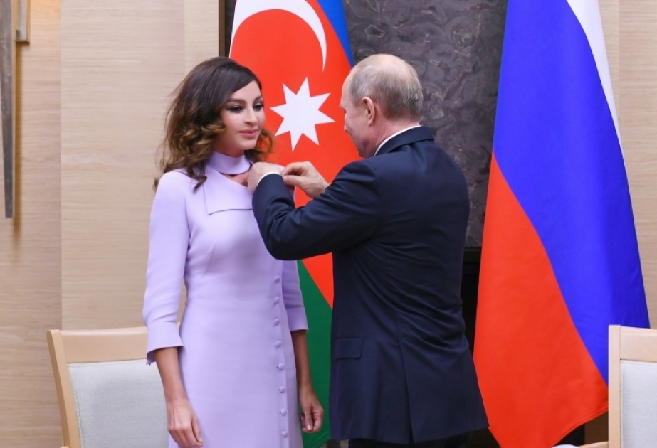 Vladimir Putin entrega la Orden de la Amistad a la Primera vicepresidenta Mehriban Aliyeva