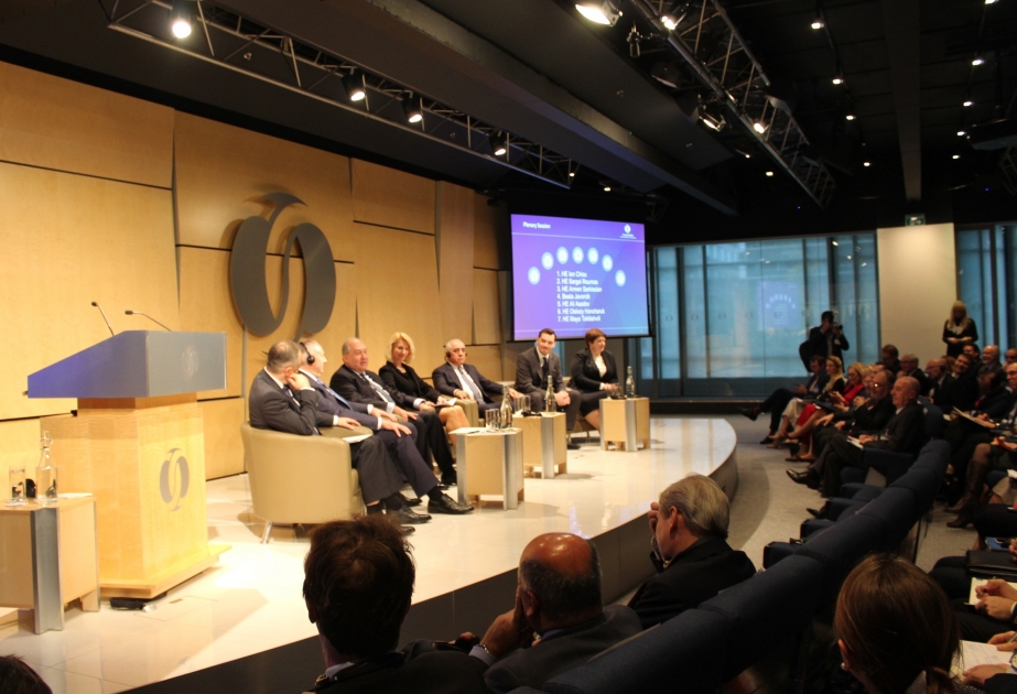 Premierminister Ali Asadov nimmt am EBWE-Investitionsgipfel in London teil