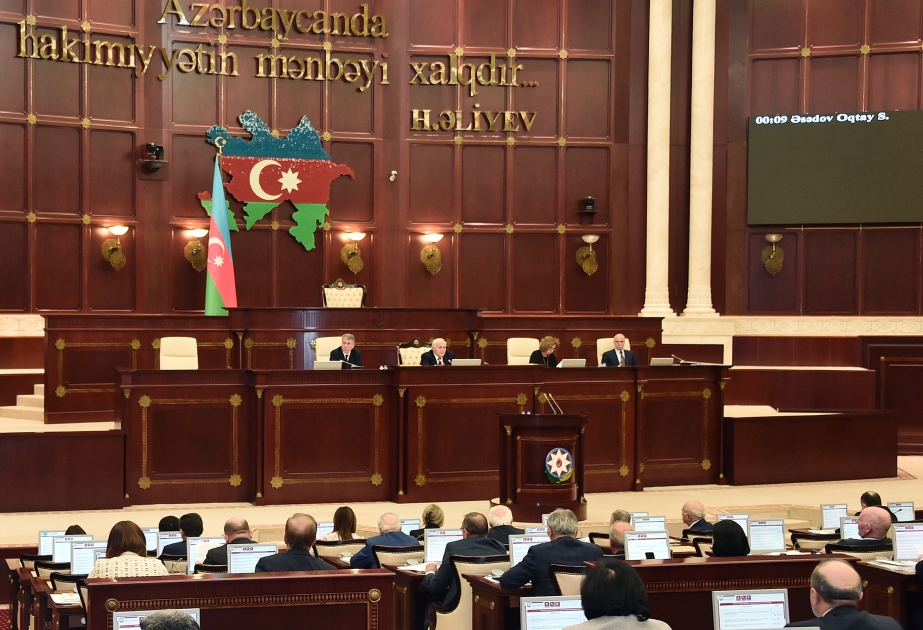 Parlamentin iclasında “2020-ci il üçün yaşayış minimumu” haqqında qanun layihəsi ikinci oxunuşda müzakirə olunub