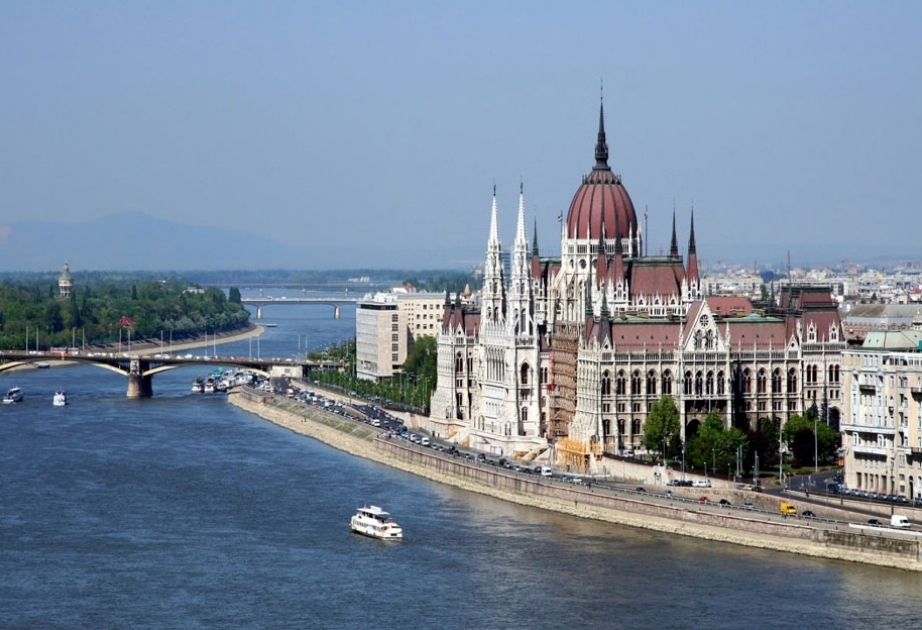 Macarıstanda ali təhsil almaq imkanı