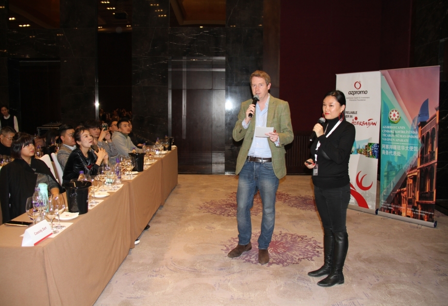 Se imparte en Beijing una clase magistral sobre la elaboración de vino azerbaiyano