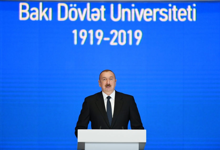 Präsident Ilham Aliyev nimmt an Veranstaltung zum 100-jährigen Bestehen der Staatlichen Universität Baku teil VIDEO