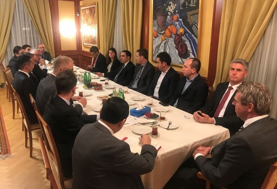 Puerto de Bakú firmó memorándum con compañías austriacas y holandesas