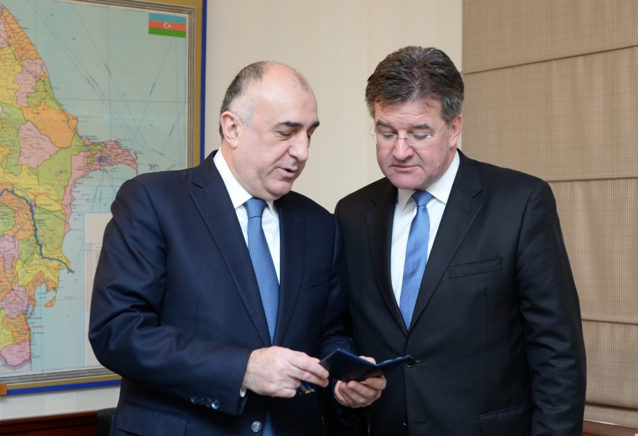 Le ministre slovaque des Affaires étrangères et européennes décoré par l’Azerbaïdjan