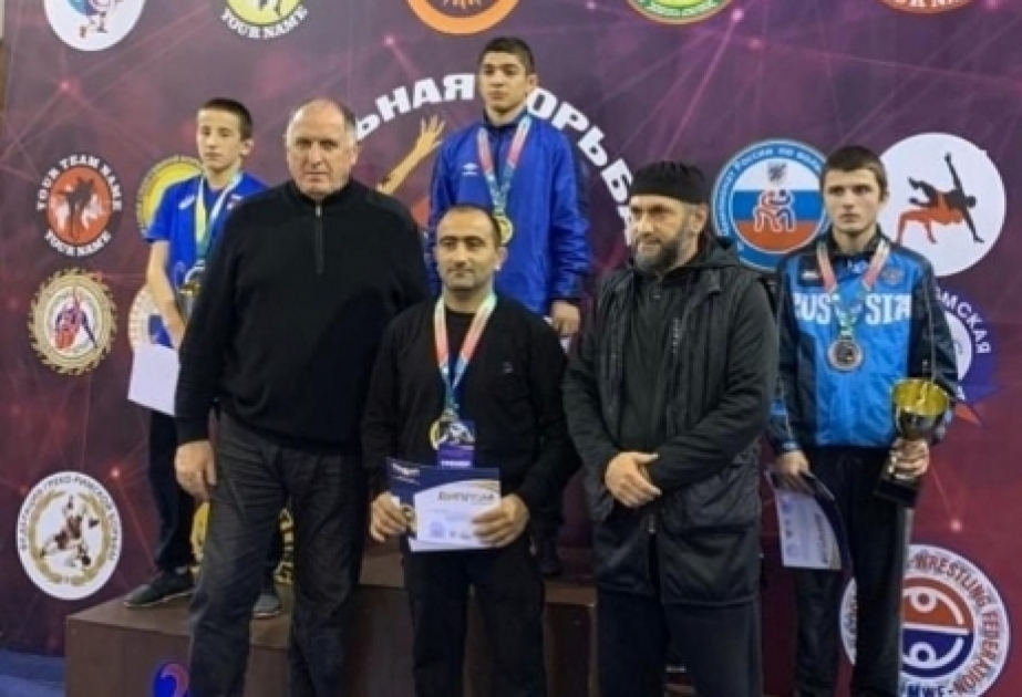 Luchadores azerbaiyanos ganan tres medallas en el torneo celebrado en Daguestán