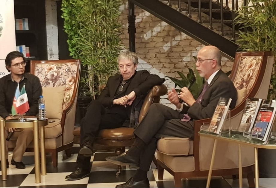 Famoso escritor mexicano David Toscana se reunió con los lectores en el Centro del Libro de Bakú