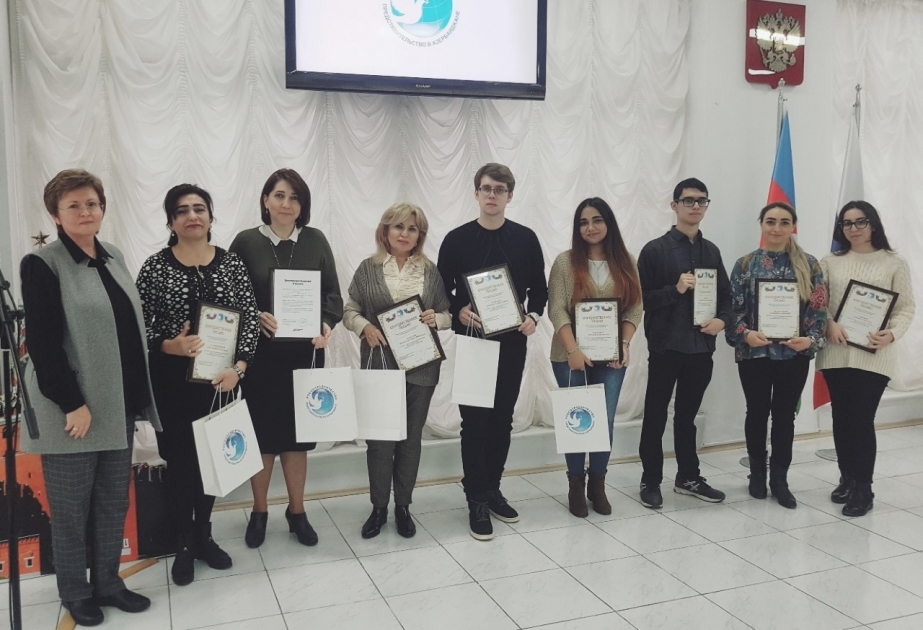 В Баку первыми посетителями фотовыставки «Русская цивилизация» стали победители просветительских акций, проведенных Россотрудничеством в 2019 году