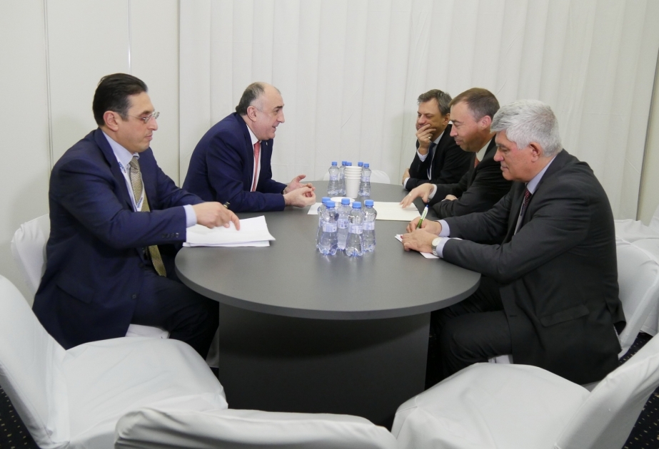 Canciller azebaiyano sostiene una reunión con el representante especial de la UE
