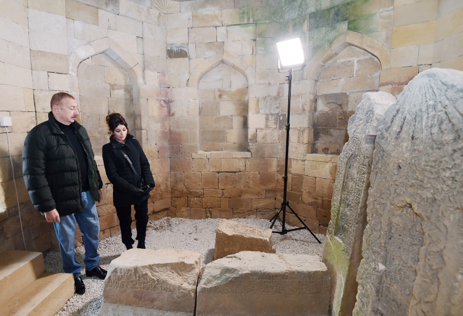 Ilham Aliyev y Mehriban Aliyeva se familiarizaron con las obras de acondicionamiento realizadas en el territorio de la Tumba de Shahandan en Shamají