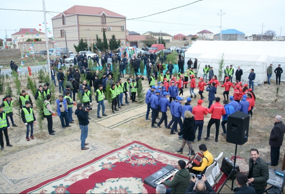 Xəzər rayonunda Nəsiminin 650 illik yubileyi münasibətilə ağacəkmə aksiyası keçirilib