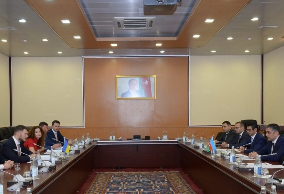 بحث مسائل التعاون الموجود في مجال النقل بين أذربيجان وأوكرانيا