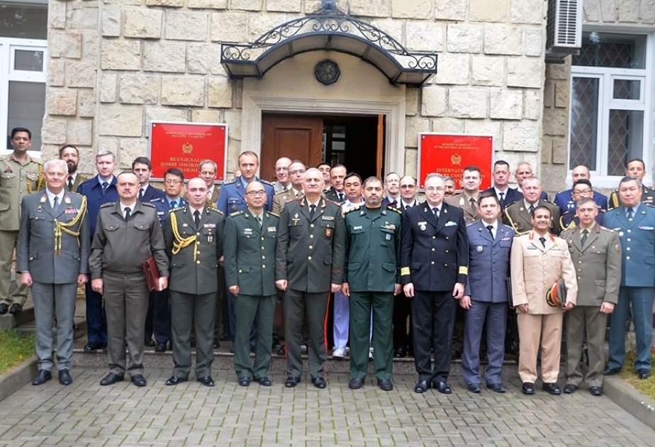Se celebró una reunión con la participación de los agregados militares y representantes de organizaciones internacionales