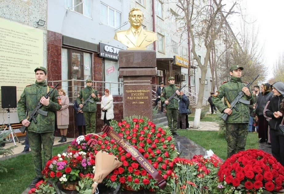 Un buste du lieutenant-général Husseyn Rassoulbeyov, éminent homme d'Etat, a été inauguré à Derbent