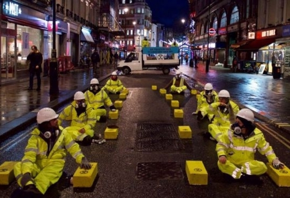 Extinction Rebellion: London and Manchester activists arrested