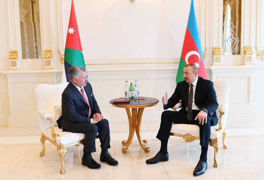 Presidente de Azerbaiyán, el Rey de Jordania celebró una reunión cara a cara