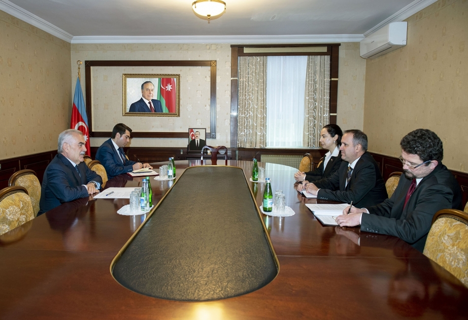 Председатель Верховного Меджлиса Нахчыванской Автономной Республики встретился с послом Венгрии в нашей стране