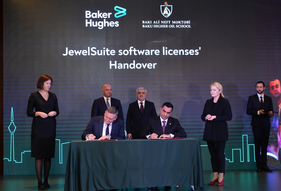 Escuela Superior de Petróleo de Bakú y Baker Hughes firman un acuerdo para la concesión de licencias de software Jewel Suite software