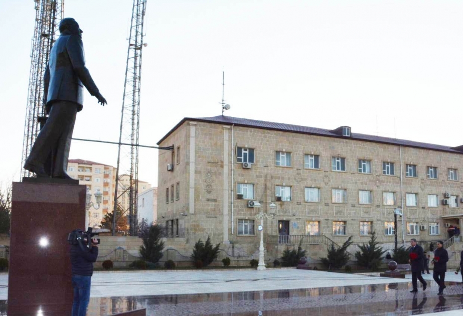 Ulu öndər Heydər Əliyevin əziz xatirəsi Qaradağ rayonunda da ehtiramla yad edilib