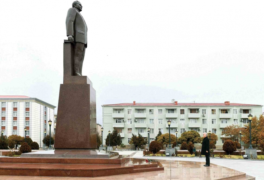 Nakhchivan hosts ceremony to commemorate national leader Heydar Aliyev
