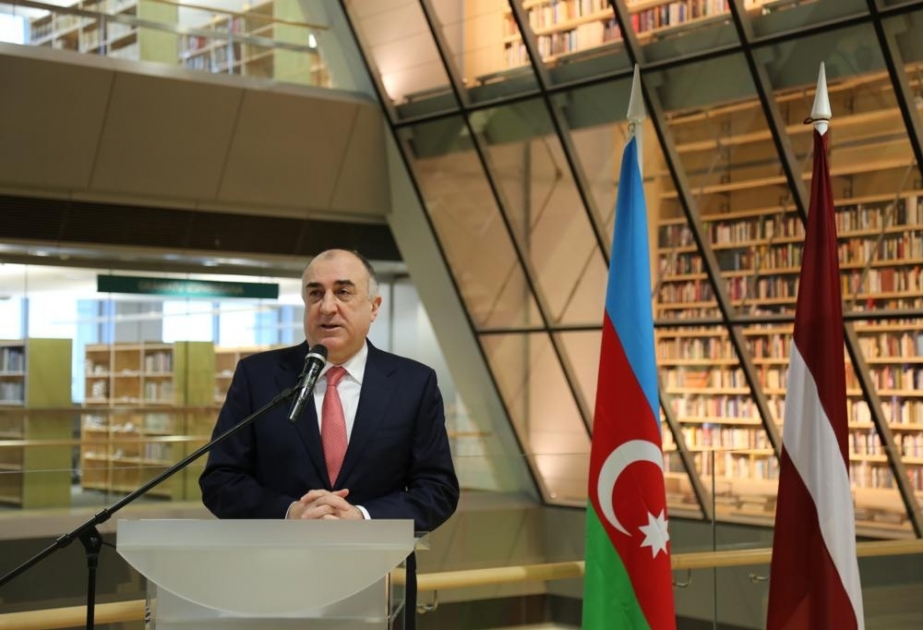 Azərbaycanın Xarici İşlər naziri Latviya Milli Kitabxanasında olub