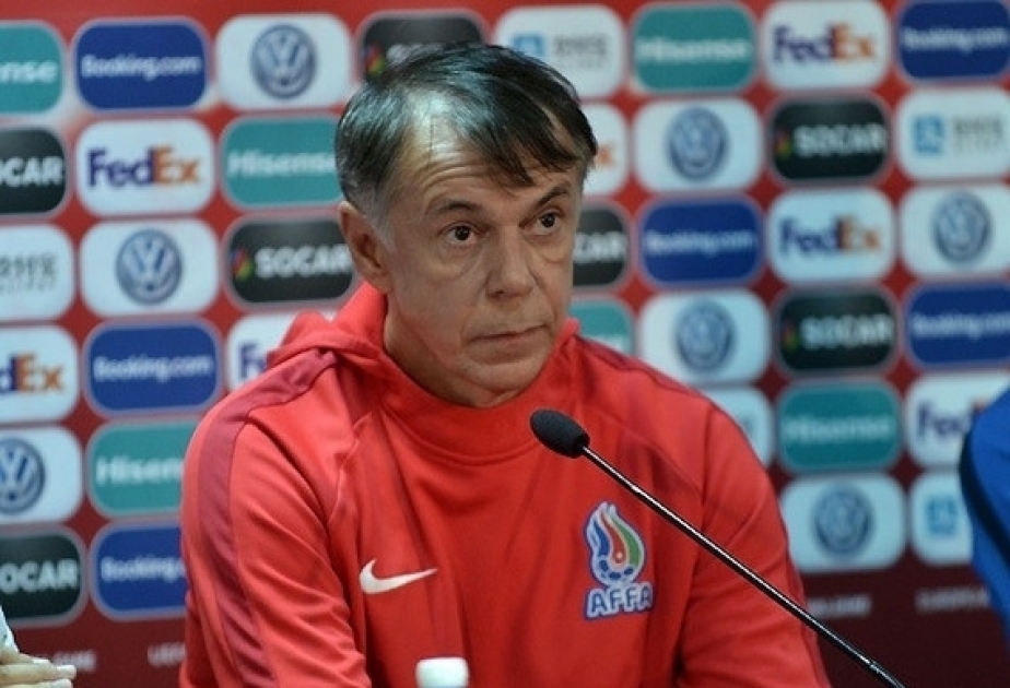 الاتحاد الأذربيجاني لكرة القدم يقيل مدرب المنتخب الوطني