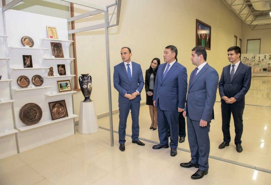 Embajador kazajo se familiariza con el potencial de producción de la República Autónoma de Najchiván