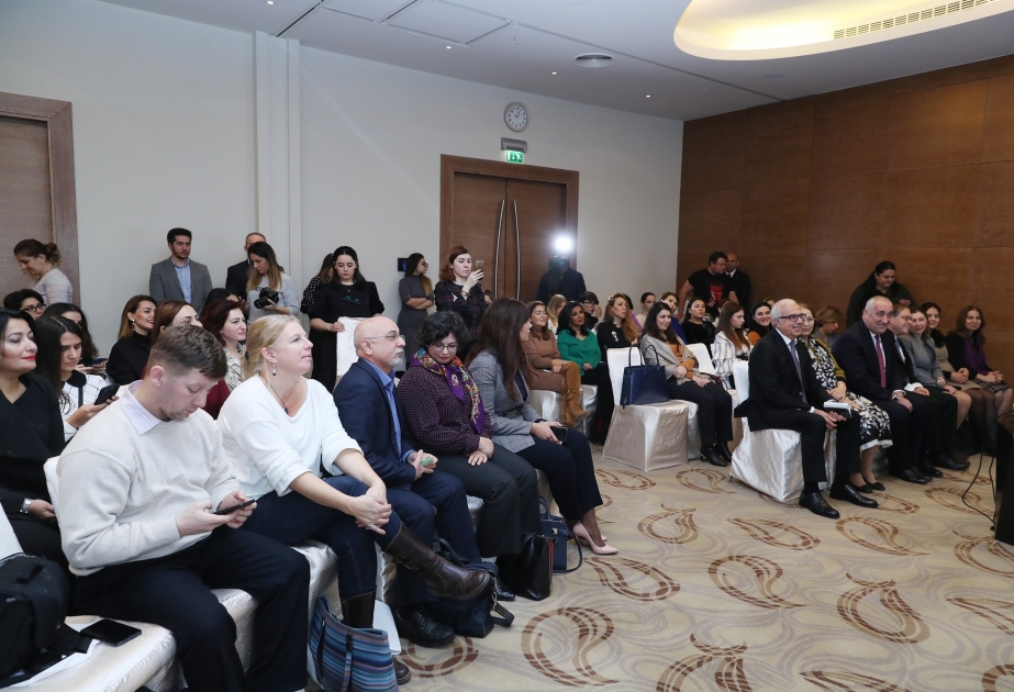 Bakú acoge la presentación del programa de aceleración para mujeres empresarias
