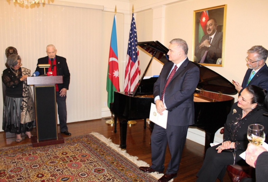 Vaşinqtonda amerikalı bəstəkarın Nəsiminin “Sığmazam” qəzəlinə bəstələdiyi musiqinin premyerası olub VİDEO