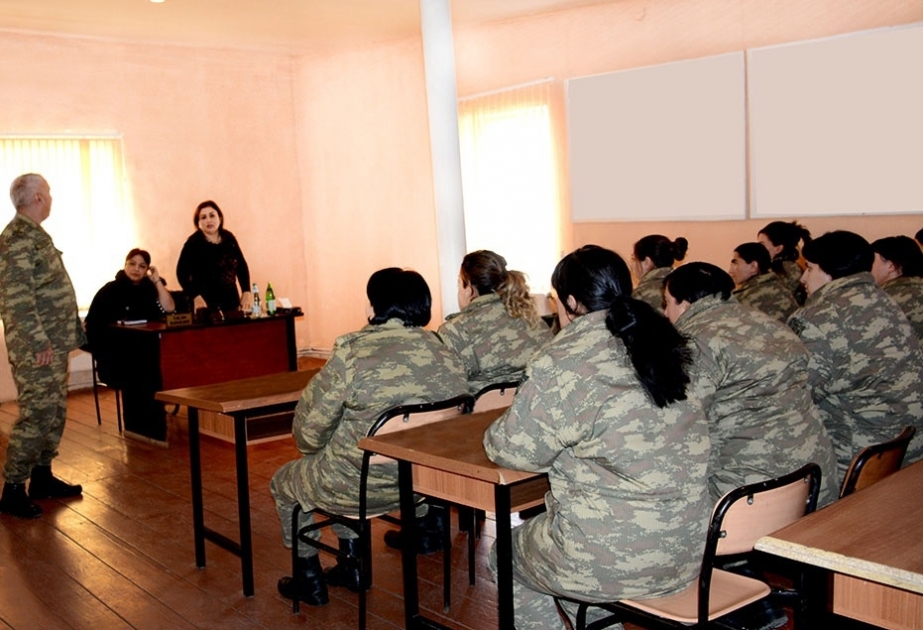Qadın hərbi qulluqçularla görüş keçirilib