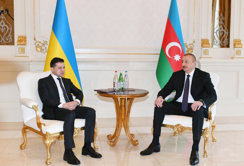 Ilham Aliyev y Volodímir Zelenski se reúnen cara a cara