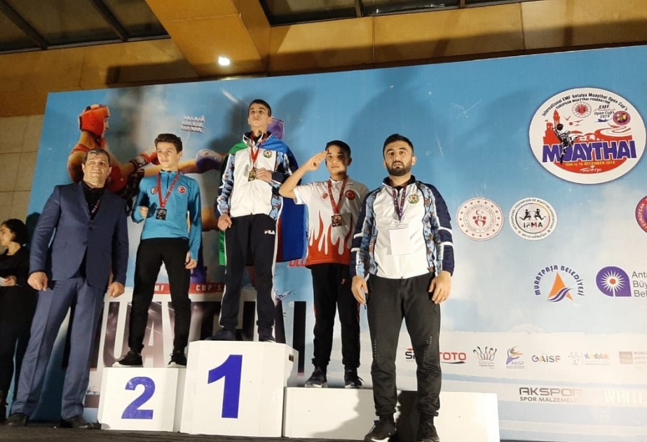 Luchadores azerbaiyanos ganan 10 medallas en la Copa de Europa