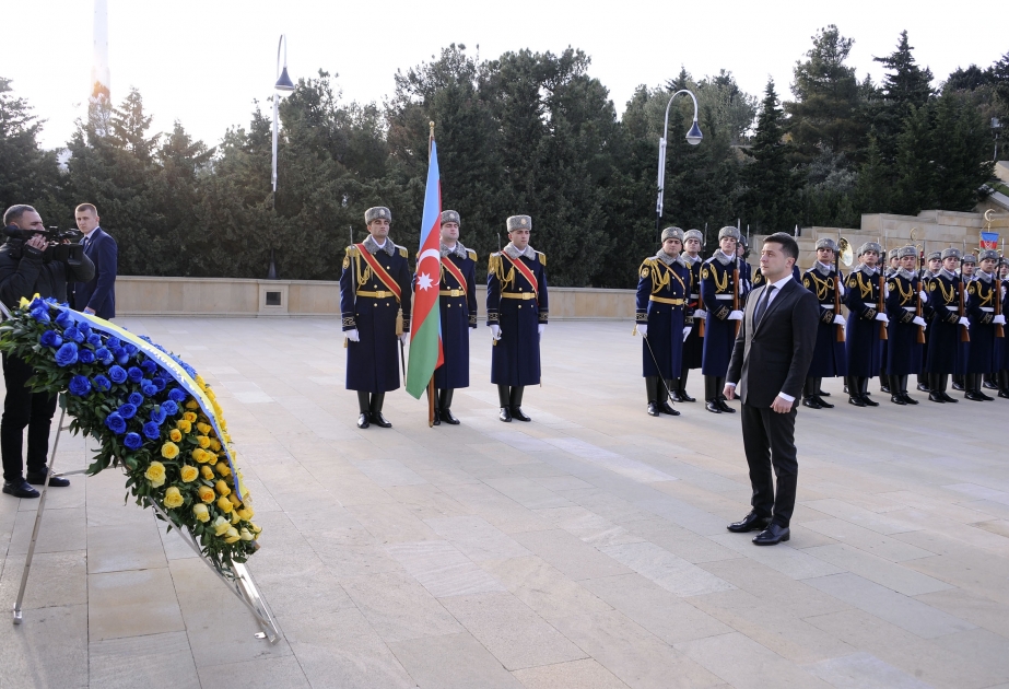 Le président Zelensky rend hommage aux martyrs azerbaïdjanais