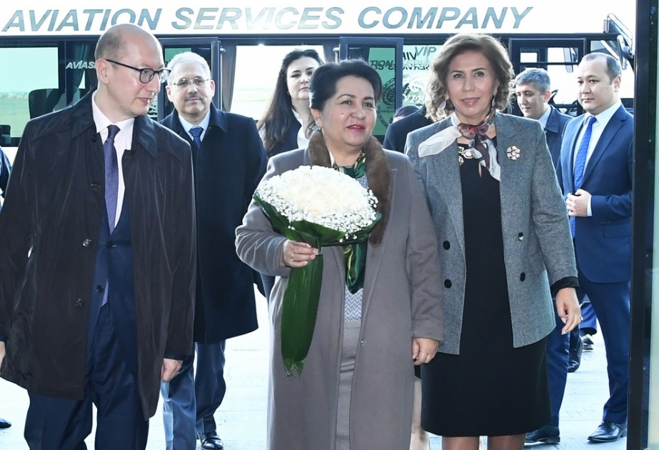 La presidenta del Senado Oliy Majlis, permanece en Azerbaiyán