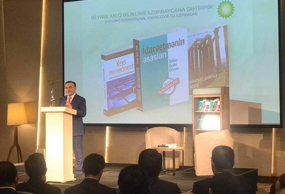 BP presenta la edición en azerbaiyano de tres libros de texto reconocidos internacionalmente