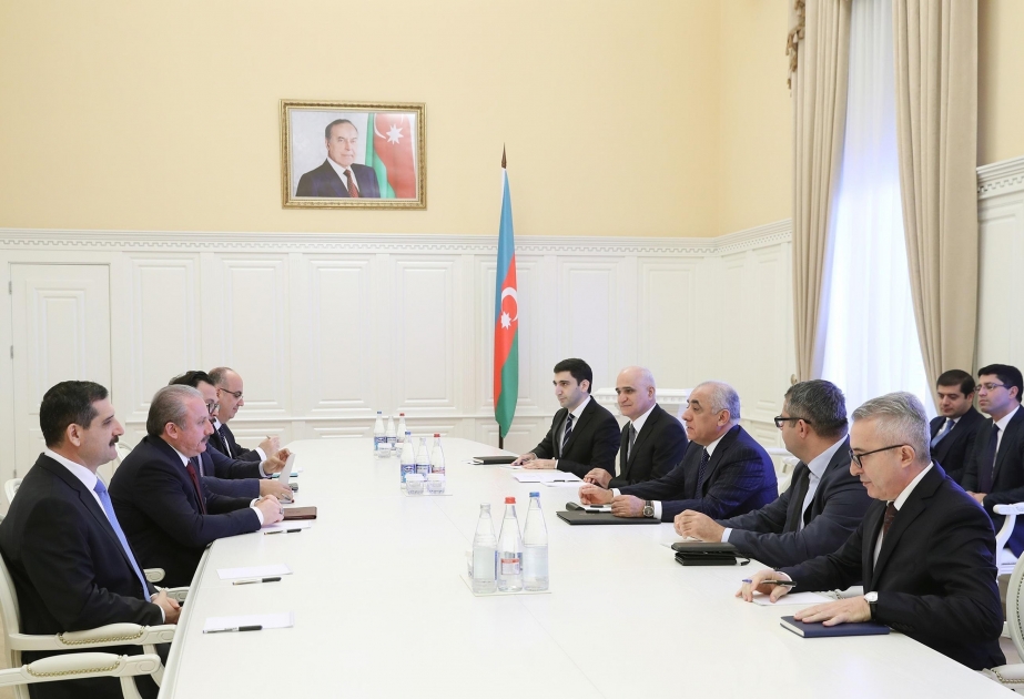Premierminister Ali Asadov trifft türkischen Parlamentspräsidenten Mustafa Sentop